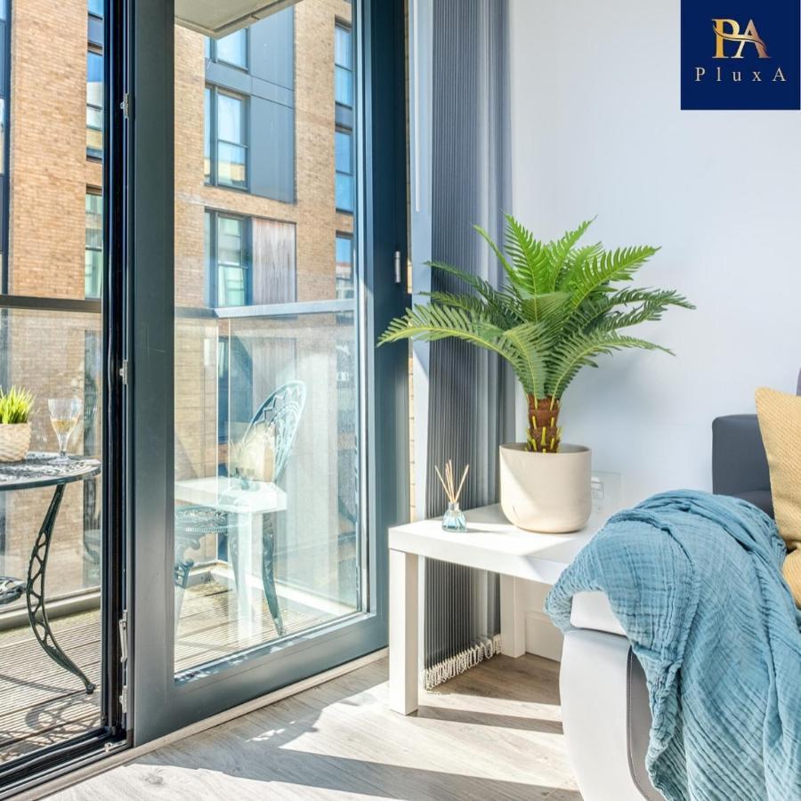 Pluxa Vivid Veranda Beautiful City Centre Apartment With Free Parking Birmingham Exterior foto